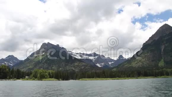 加拿大艾伯塔省沃特顿湖视频的预览图