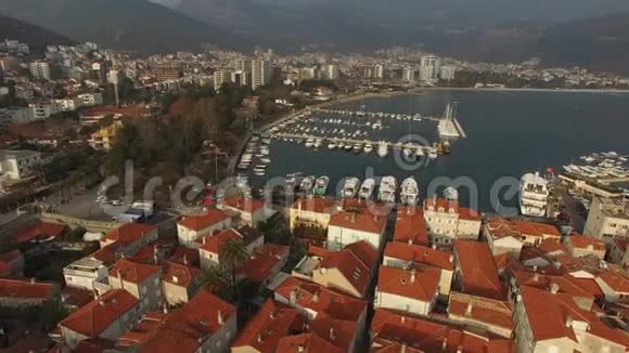 布德瓦老城用空中无人机射击黑山视频的预览图