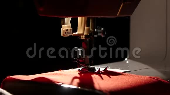 缝纫机缝缝慢动作视频的预览图