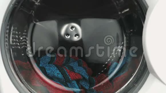 洗涤循环进入洗衣机的过程视频的预览图