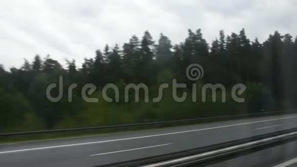 德国公路和交通道路旁的景观视频的预览图