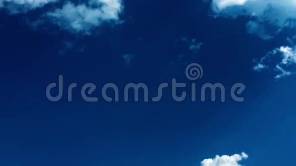 美丽的蓝天有云的背景天空云天空有云天气自然云蓝蓝天有云有太阳视频的预览图