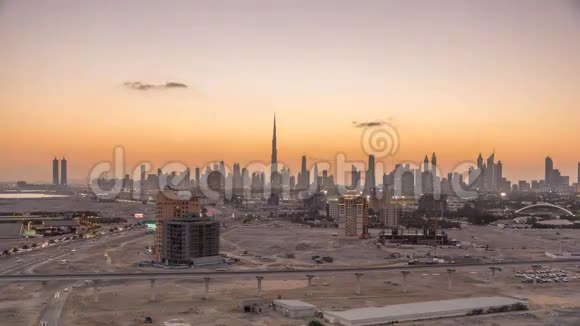 迪拜市中心的天际线日夜不停视频的预览图
