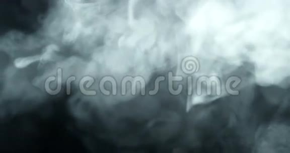 烟雾慢慢地漂浮在太空中视频的预览图