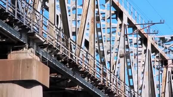 桥梁施工视频的预览图