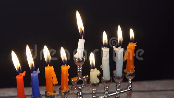 光明节蜡烛庆祝犹太节日视频的预览图