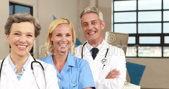 微笑医疗队的肖像视频的预览图