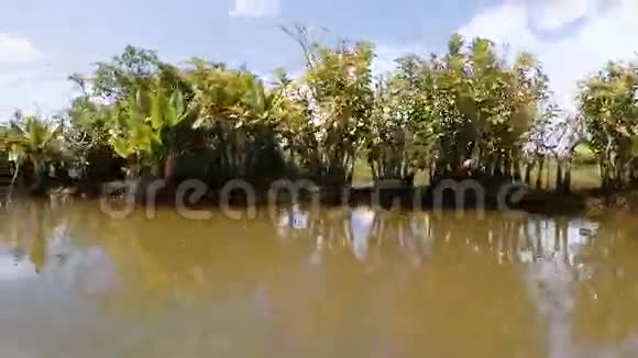 马达加斯加传统河流景观视频的预览图