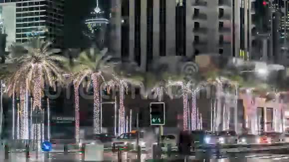 迪拜城市夜间照明交通道路交叉口4k时间视频的预览图