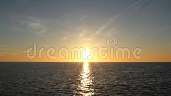 日落于水面视频的预览图