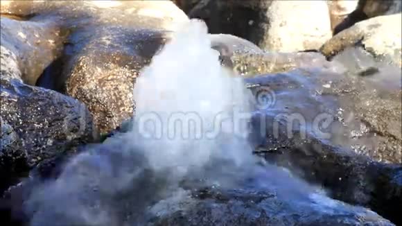园林装饰水石瀑布视频的预览图