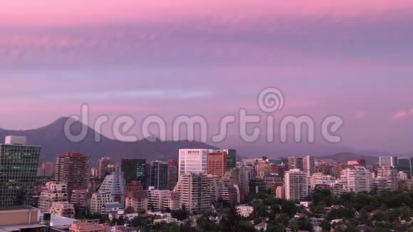 智利的摩天大楼和晚霞视频的预览图