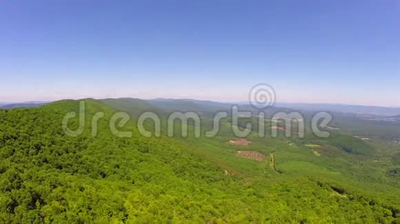 空中雪兰多哈谷蓝岭山脉视频的预览图