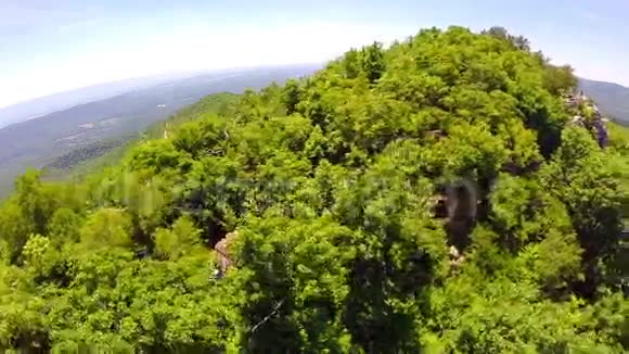 空中雪兰多哈谷蓝岭山脉视频的预览图