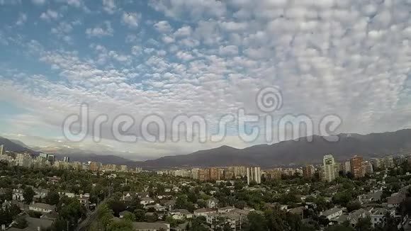 智利的摩天大楼和晚霞视频的预览图