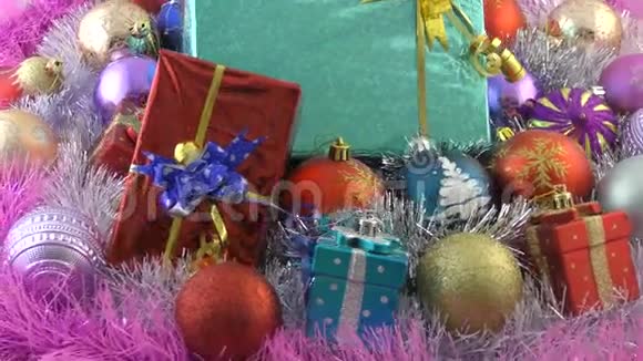 圣诞装饰品和圣诞礼物视频的预览图