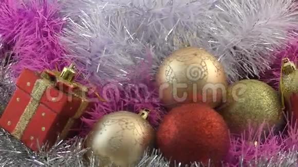 圣诞装饰品和圣诞礼物视频的预览图