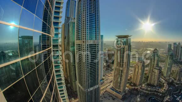 迪拜码头的现代化摩天大楼视频的预览图