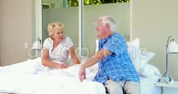 一对老夫妇吵架了视频的预览图
