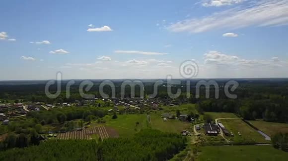 空中乡村景色无人机顶景图视频的预览图