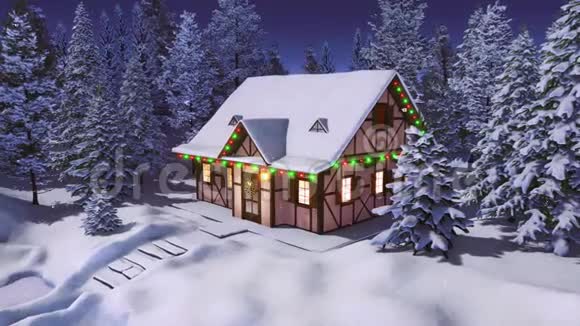 冬夜雪杉林中的圣诞屋视频的预览图