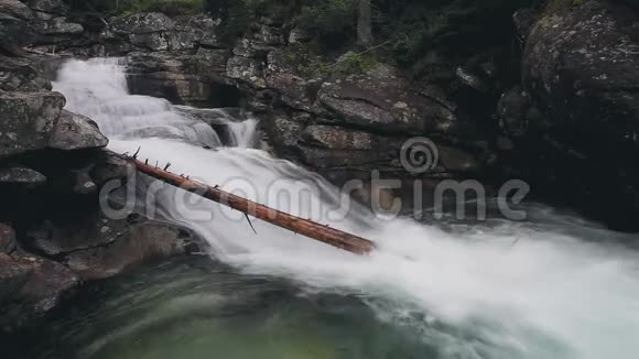 有瀑布瀑布的山河视频的预览图