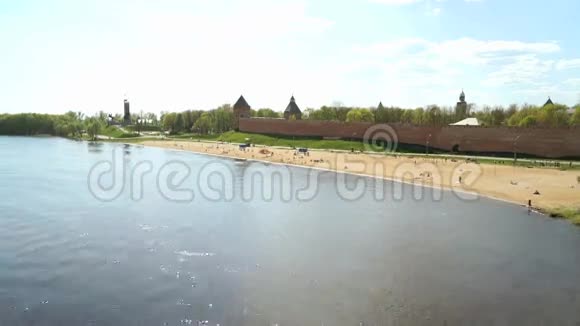 俄罗斯新哥罗德的克里姆林宫Volkhov河视频的预览图