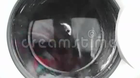 洗衣机的工作过程特写视频的预览图