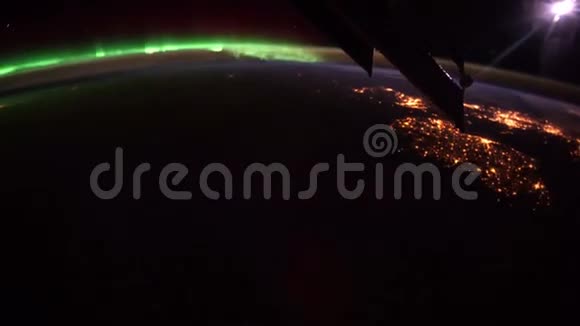 从国际空间站上看到地球这段视频的元素由美国宇航局提供视频的预览图