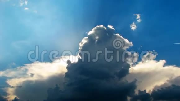 天空中的云彩时间流逝视频的预览图