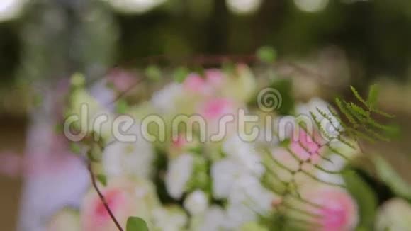 美丽的花束设计婚礼视频的预览图
