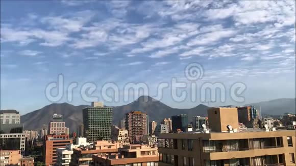 智利圣地亚哥的摩天大楼视频的预览图
