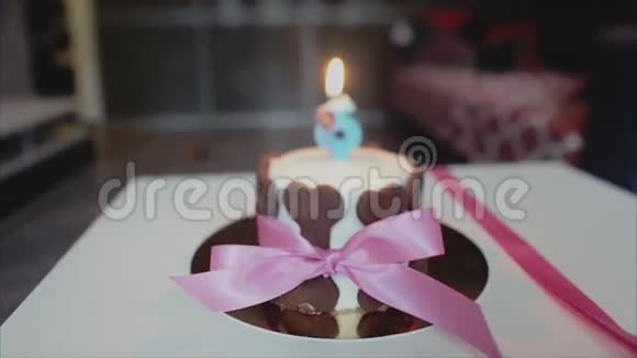 生日快乐蛋糕狗的生日派对六年了视频的预览图