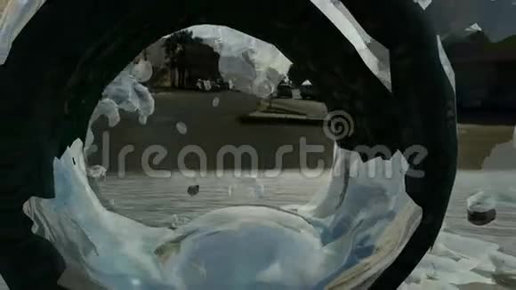 环形广场雕像中心是冰冻的水花视频的预览图