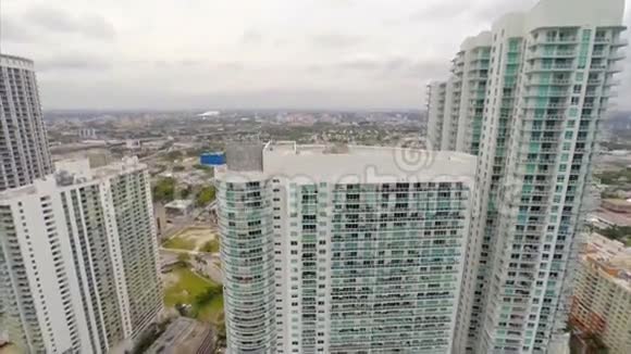 迈阿密高层公寓视频的预览图