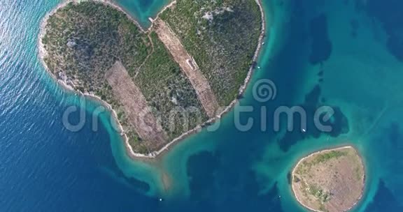 克罗地亚美丽的加列斯尼亚克岛的鸟瞰图视频的预览图