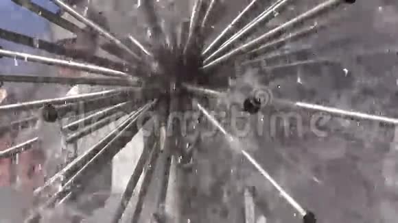 城市喷泉和水溅视频的预览图