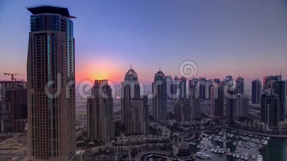 迪拜的日出码头和港口视频的预览图