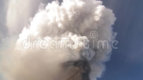火山埃特纳喷发视频的预览图