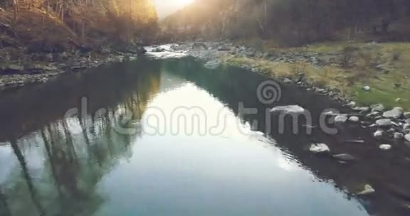 飞越山河4K飞行视频的预览图