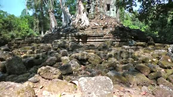 柬埔寨暹粒的古高棉寺视频的预览图