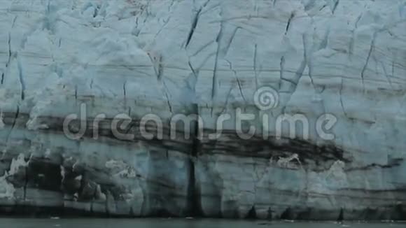 在冰川湾国家公园观赏Margerie冰川视频的预览图