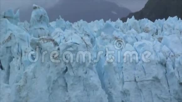 在冰川湾国家公园观赏Margerie冰川视频的预览图