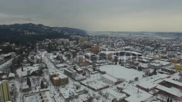 俄勒冈州波特兰暴风雪视频的预览图