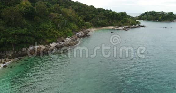 普吉岛海滩的海景和海岸线视频的预览图