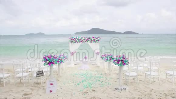 在私人海滩结婚视频的预览图