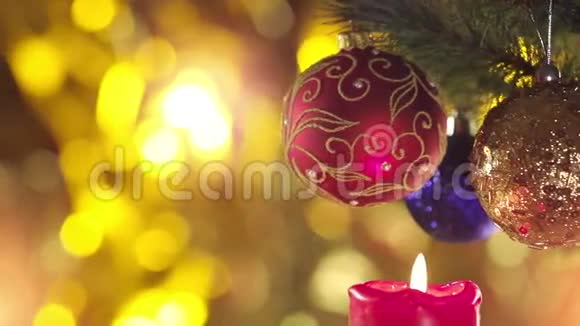 灯光下的圣诞及新年装饰视频的预览图
