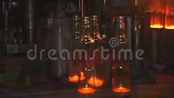 工厂生产玻璃瓶视频的预览图