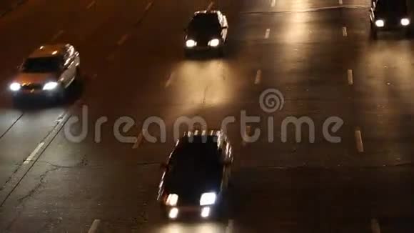 夜间道路交通视频的预览图