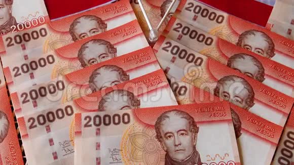 智利2万比索货币银行票据视频的预览图
